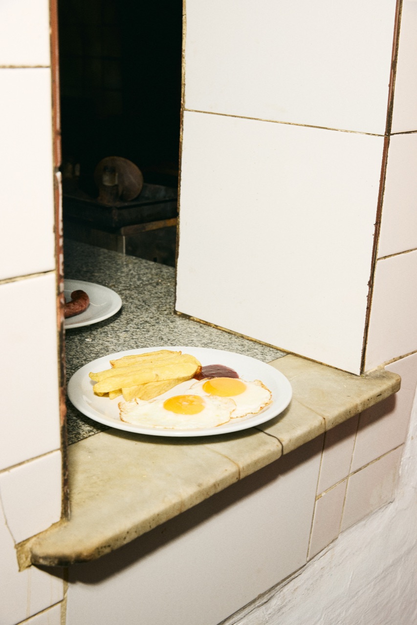 A plate on a tiled serving hatch